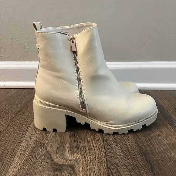 Shoe Dazzle Danilyn Lug Sole Bootie Faux Leather Cream Size 11 - Picture 5 of 10